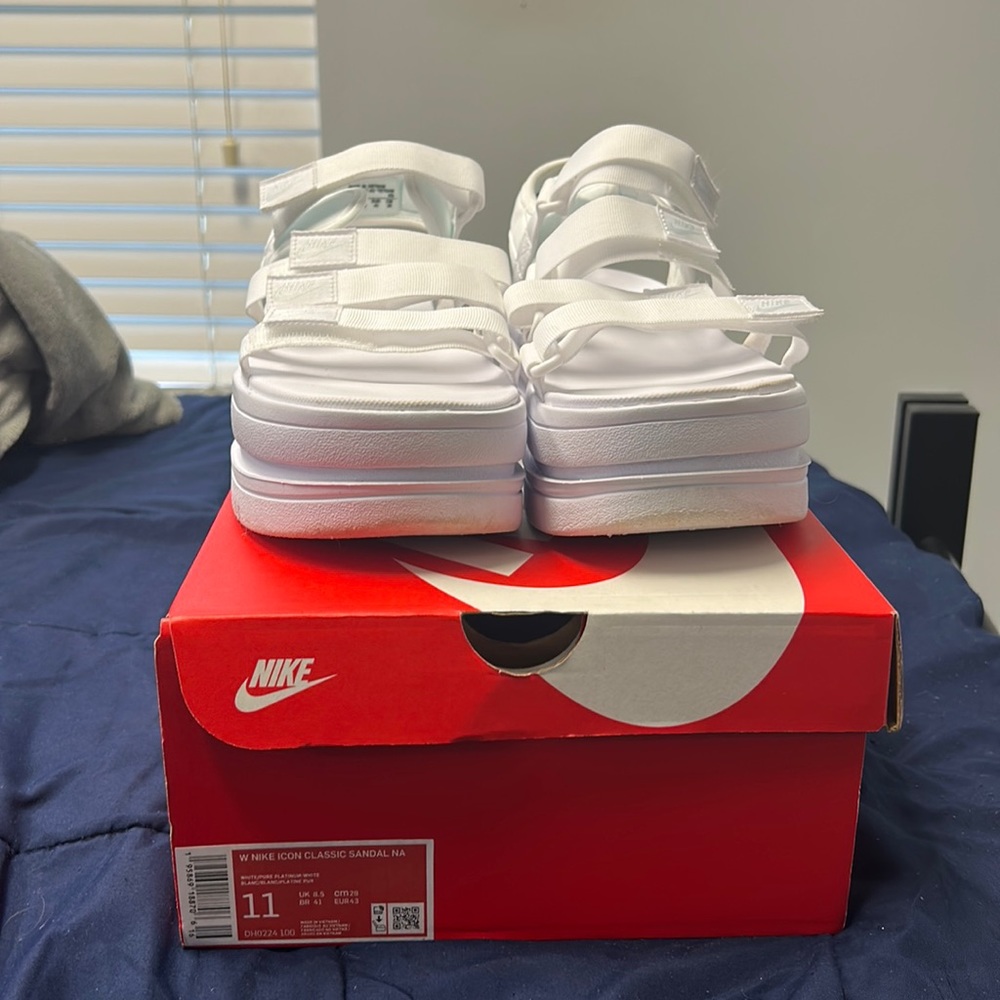 Women Nike icon sandals